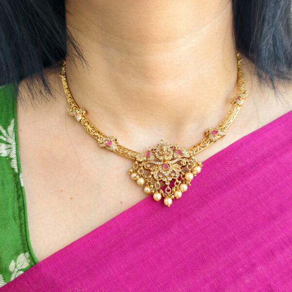 fj2389 gold look alike nakshi rubistone kante with screwback earrings