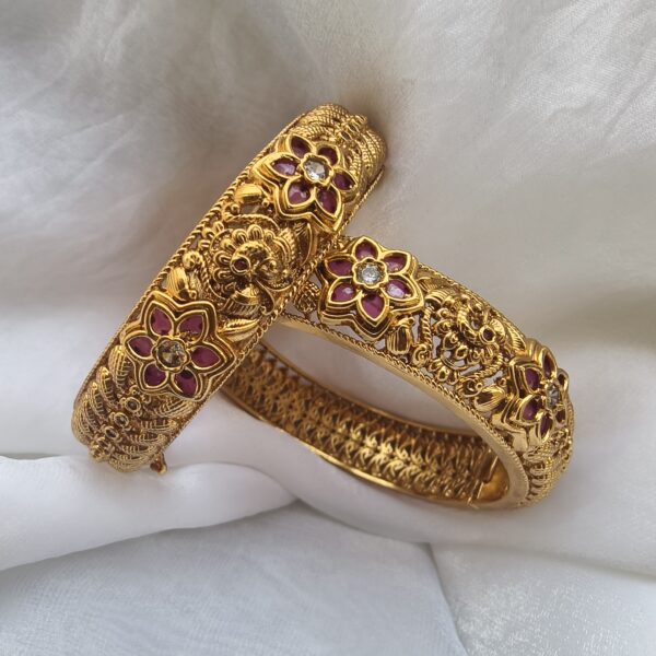 fjb81a gold look alike antique finish openable bangles 2.4 size