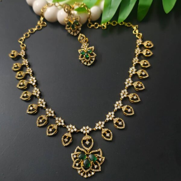 fj2624 Real gold look Antique finish White&green stone neckset with screw back earrings