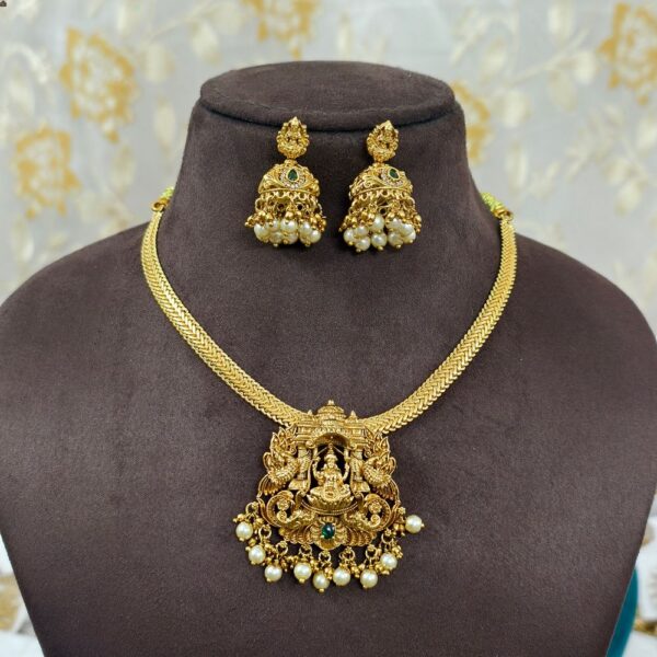 fj3028 real gold look removable d hook lakshmi pendant with screwback jhumkas